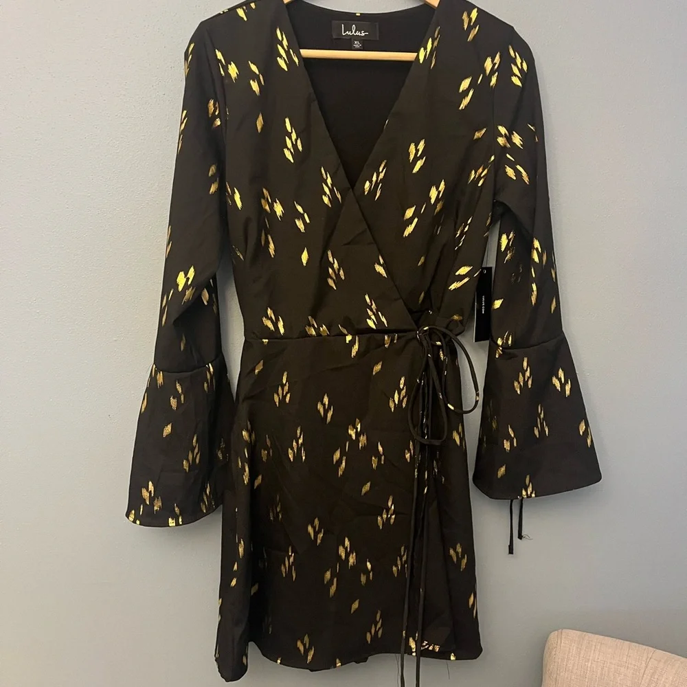 NWT Lulus Wrap Dress - Picture 1 of 3